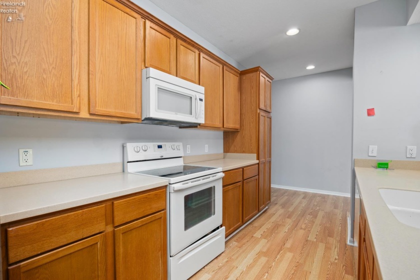 5537 Beavercrest Drive, Lorain, 44053, 2 Bedrooms Bedrooms, ,2 BathroomsBathrooms,Residential,For Sale,Beavercrest,20254767