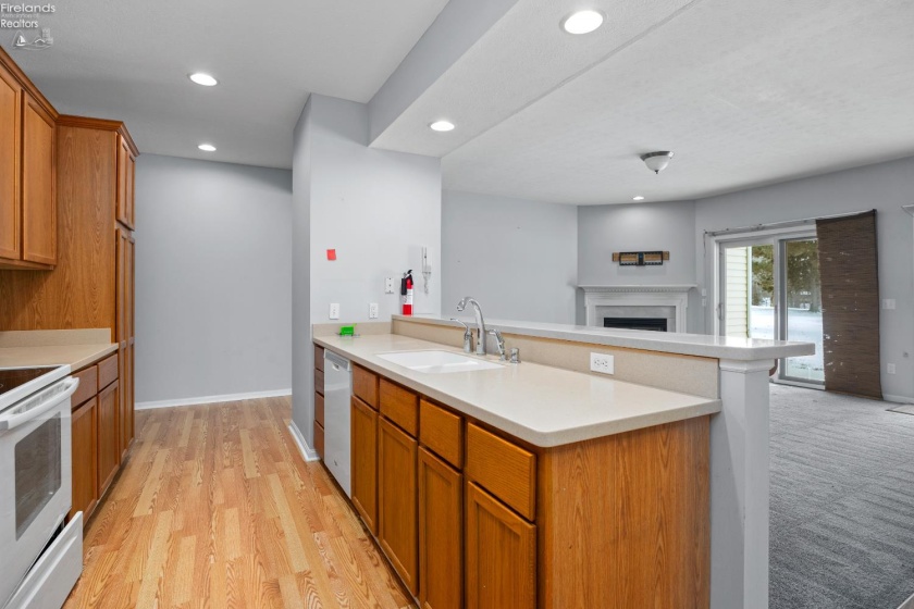 5537 Beavercrest Drive, Lorain, 44053, 2 Bedrooms Bedrooms, ,2 BathroomsBathrooms,Residential,For Sale,Beavercrest,20254767