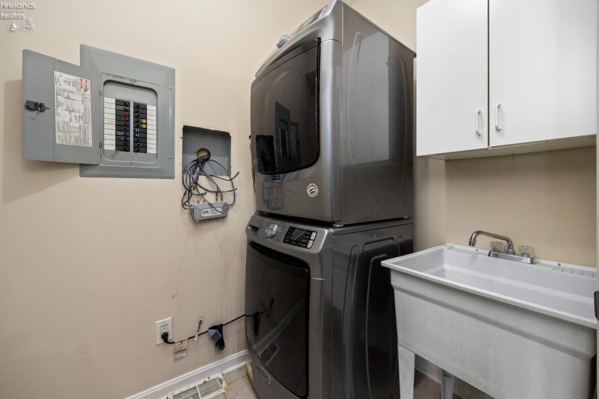 5537 Beavercrest Drive, Lorain, 44053, 2 Bedrooms Bedrooms, ,2 BathroomsBathrooms,Residential,For Sale,Beavercrest,20254767