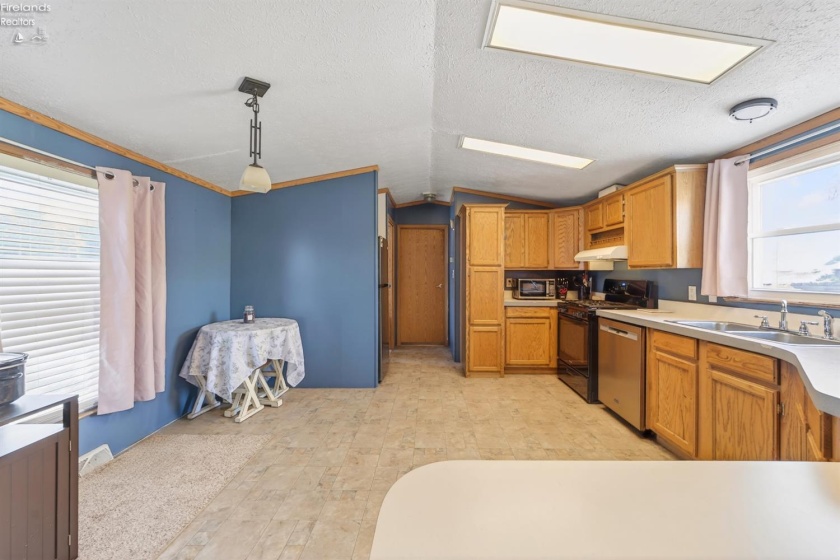 932 Skye Drive, Findlay, 45840, 2 Bedrooms Bedrooms, ,2 BathroomsBathrooms,Residential,For Sale,Skye Drive,20254771