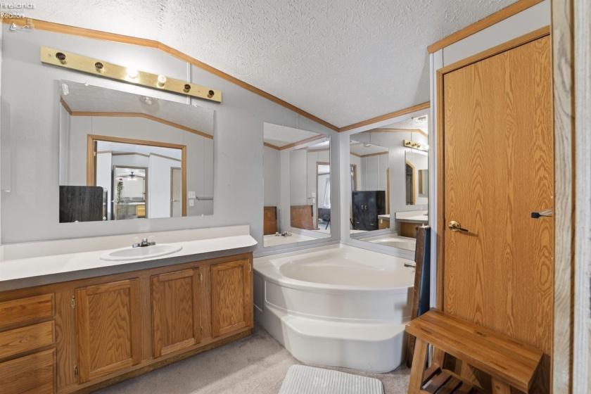 932 Skye Drive, Findlay, 45840, 2 Bedrooms Bedrooms, ,2 BathroomsBathrooms,Residential,For Sale,Skye Drive,20254771