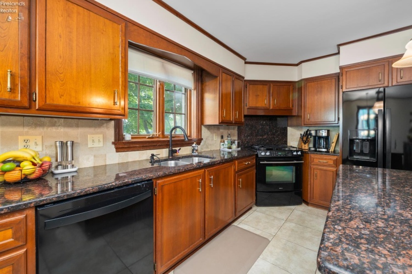 1711 Willow Drive, Sandusky, 44870, 4 Bedrooms Bedrooms, ,5 BathroomsBathrooms,Residential,For Sale,Willow,20254772