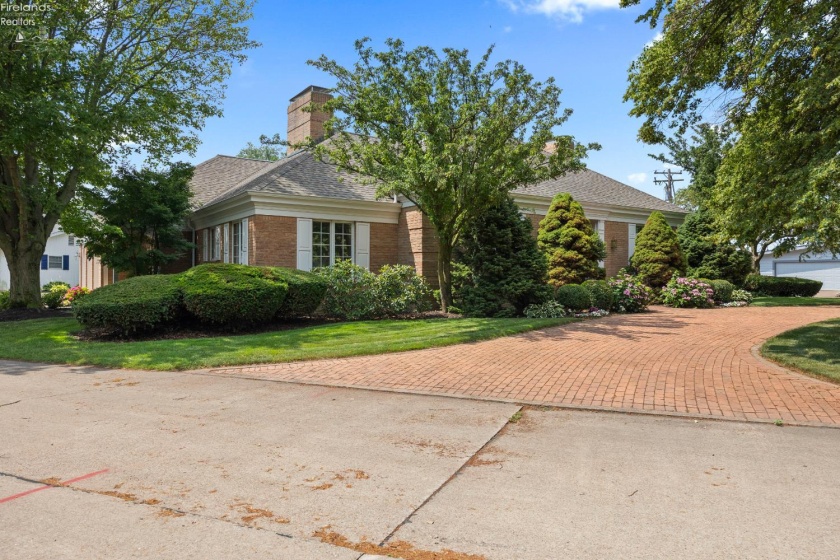 1711 Willow Drive, Sandusky, 44870, 4 Bedrooms Bedrooms, ,5 BathroomsBathrooms,Residential,For Sale,Willow,20254772