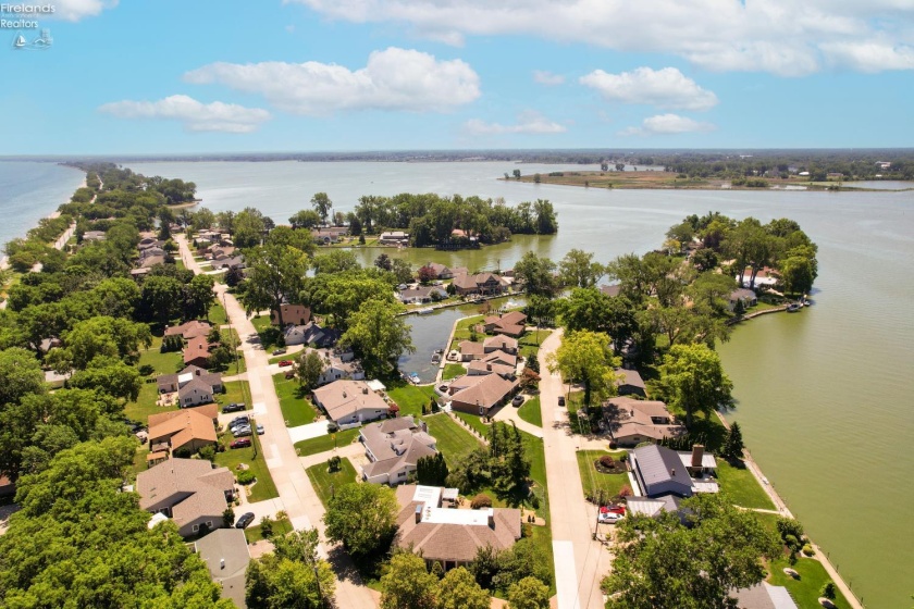 1711 Willow Drive, Sandusky, 44870, 4 Bedrooms Bedrooms, ,5 BathroomsBathrooms,Residential,For Sale,Willow,20254772