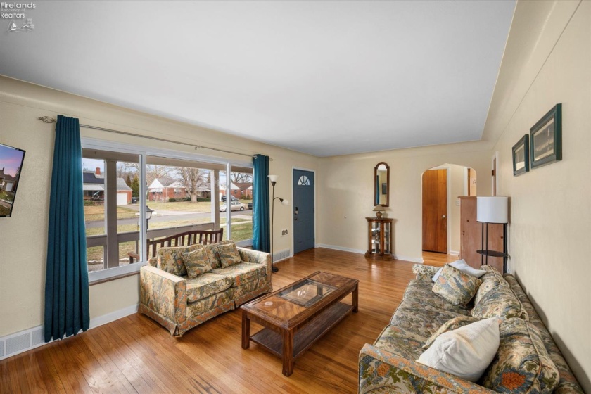 2849 Castleton, Toledo, 43613, 2 Bedrooms Bedrooms, ,1 BathroomBathrooms,Residential,For Sale,Castleton,20254735