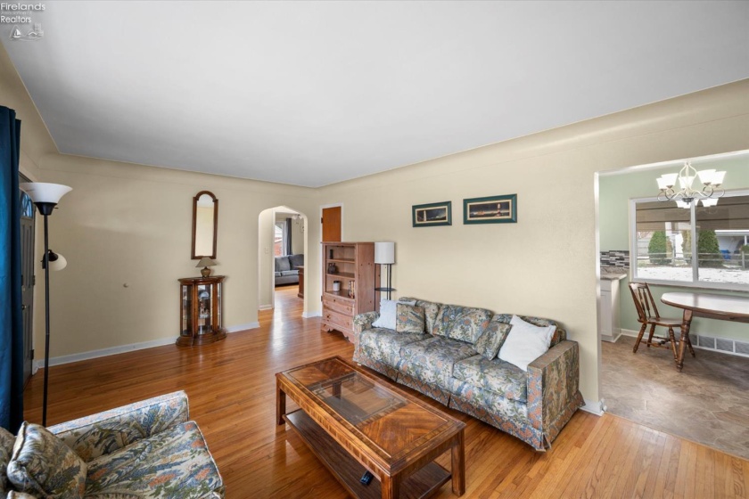 2849 Castleton, Toledo, 43613, 2 Bedrooms Bedrooms, ,1 BathroomBathrooms,Residential,For Sale,Castleton,20254735