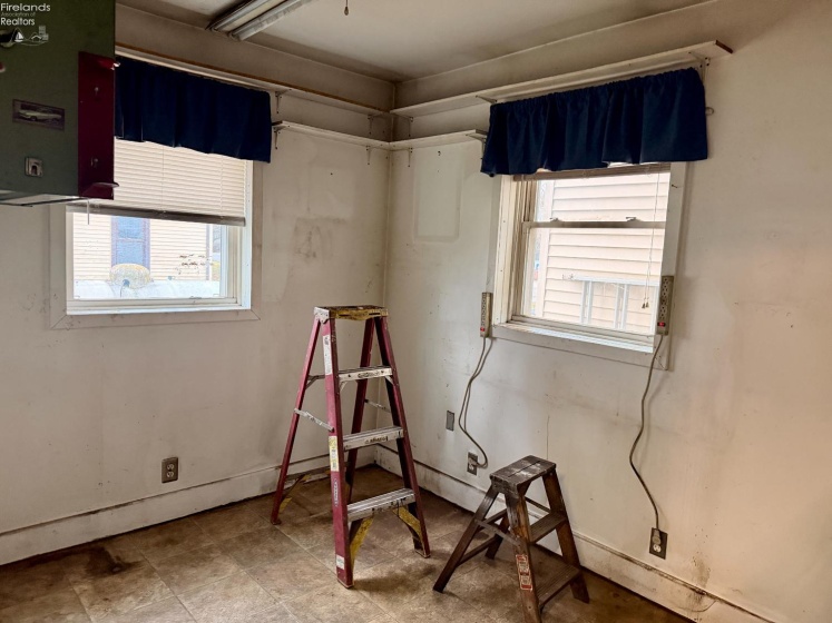 1001 Oak Street, Woodville, 43469, ,1 BathroomBathrooms,Residential,For Sale,Oak,20254739