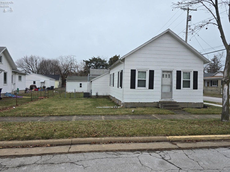 719 Ogontz Street, Sandusky, 44870, 2 Bedrooms Bedrooms, ,1 BathroomBathrooms,Residential,For Sale,Ogontz,20254798
