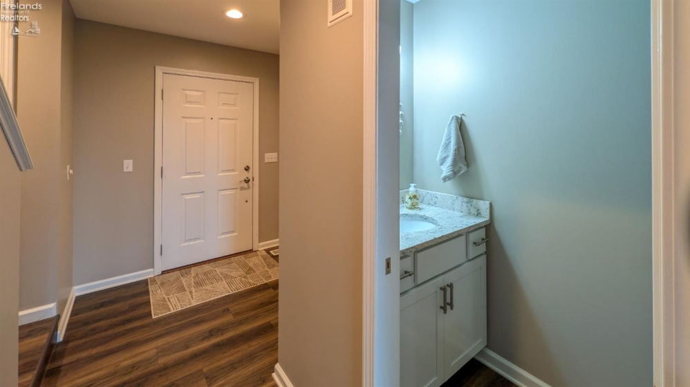 230 Crest Drive, Port Clinton, 43452, 3 Bedrooms Bedrooms, ,3 BathroomsBathrooms,Residential,For Sale,Crest,20254786