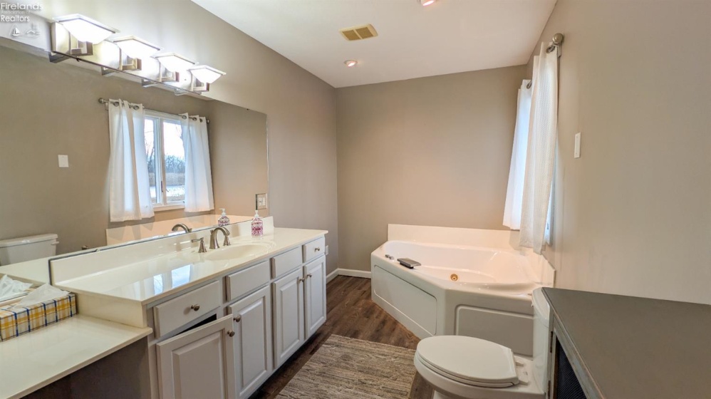 230 Crest Drive, Port Clinton, 43452, 3 Bedrooms Bedrooms, ,3 BathroomsBathrooms,Residential,For Sale,Crest,20254786