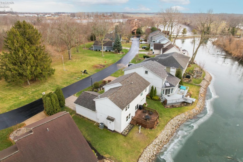 230 Crest Drive, Port Clinton, 43452, 3 Bedrooms Bedrooms, ,3 BathroomsBathrooms,Residential,For Sale,Crest,20254786