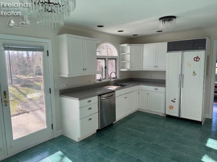 5809 Cambridge Circle, Sandusky, 44870, 3 Bedrooms Bedrooms, ,3 BathroomsBathrooms,Residential,For Sale,Cambridge,20254814