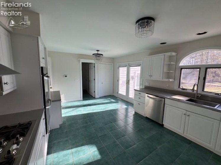 5809 Cambridge Circle, Sandusky, 44870, 3 Bedrooms Bedrooms, ,3 BathroomsBathrooms,Residential,For Sale,Cambridge,20254814