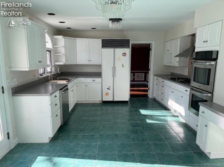 5809 Cambridge Circle, Sandusky, 44870, 3 Bedrooms Bedrooms, ,3 BathroomsBathrooms,Residential,For Sale,Cambridge,20254814