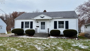 840 Madison Street, Port Clinton, 43452, 2 Bedrooms Bedrooms, ,1 BathroomBathrooms,Residential,For Sale,Madison,20254653