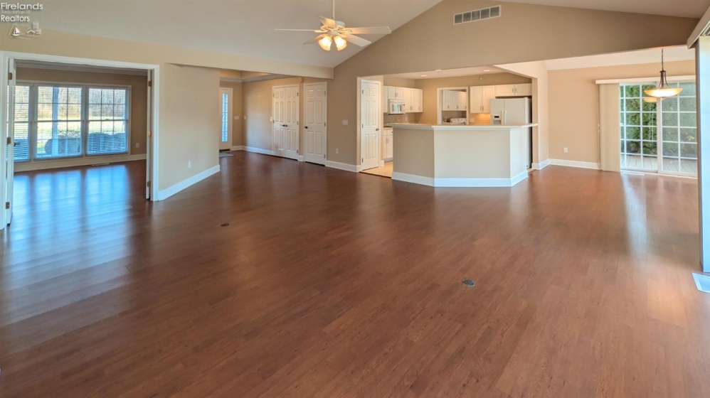 709 Vineyard Circle, Port Clinton, 43452, 3 Bedrooms Bedrooms, ,3 BathroomsBathrooms,Residential,For Sale,Vineyard,20254797