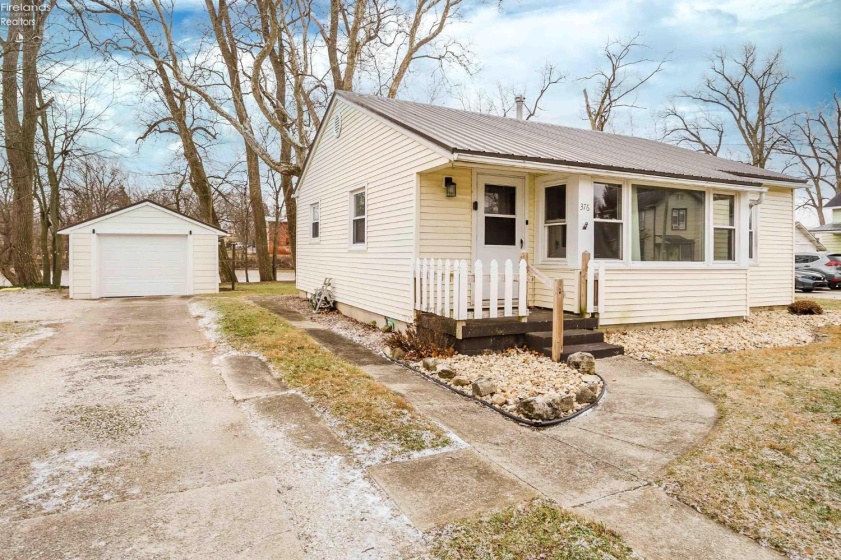 376 Water Street, Tiffin, 44883, 2 Bedrooms Bedrooms, ,1 BathroomBathrooms,Residential,For Sale,Water,20254823