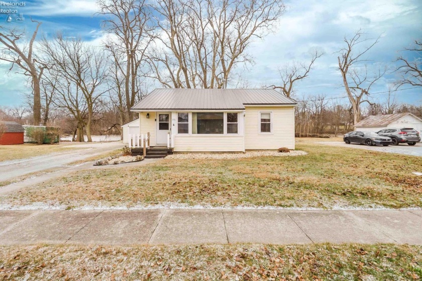 376 Water Street, Tiffin, 44883, 2 Bedrooms Bedrooms, ,1 BathroomBathrooms,Residential,For Sale,Water,20254823