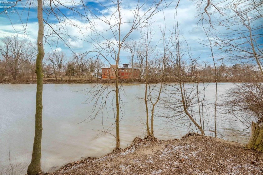 376 Water Street, Tiffin, 44883, 2 Bedrooms Bedrooms, ,1 BathroomBathrooms,Residential,For Sale,Water,20254823