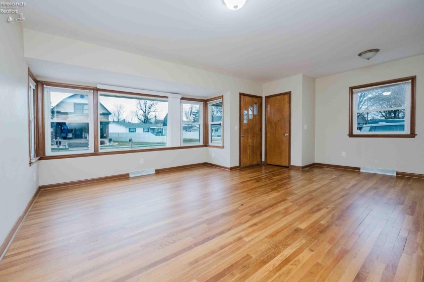 376 Water Street, Tiffin, 44883, 2 Bedrooms Bedrooms, ,1 BathroomBathrooms,Residential,For Sale,Water,20254823