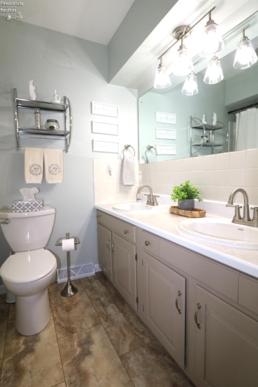 102 Fairway Circle, Norwalk, 44857, 4 Bedrooms Bedrooms, ,2 BathroomsBathrooms,Residential,For Sale,Fairway,20254841