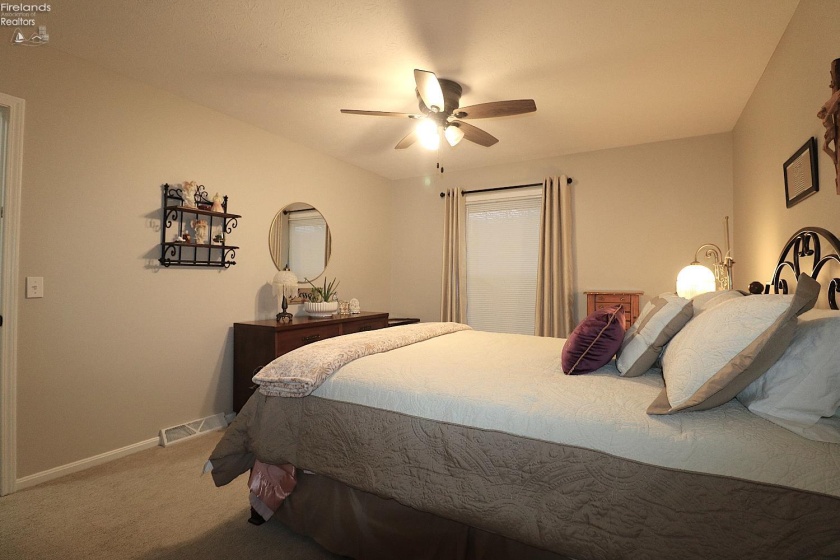 102 Fairway Circle, Norwalk, 44857, 4 Bedrooms Bedrooms, ,2 BathroomsBathrooms,Residential,For Sale,Fairway,20254841