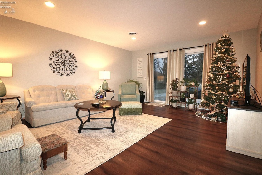 102 Fairway Circle, Norwalk, 44857, 4 Bedrooms Bedrooms, ,2 BathroomsBathrooms,Residential,For Sale,Fairway,20254841