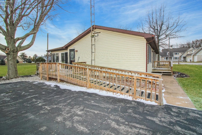 2029 Catawba Road, Port Clinton, 43452, 3 Bedrooms Bedrooms, ,2 BathroomsBathrooms,Residential,For Sale,Catawba,20260003