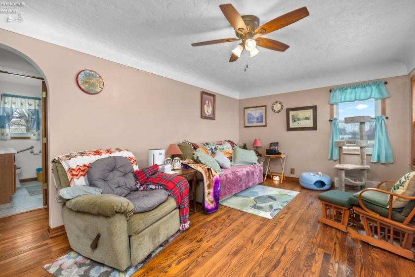 10370 State Route 58, Elyria, 44035, 3 Bedrooms Bedrooms, ,1 BathroomBathrooms,Residential,For Sale,State Route 58,20254852