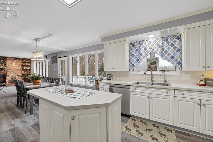 19245 Brillhart Road, Bowling Green, 43402, 4 Bedrooms Bedrooms, ,3 BathroomsBathrooms,Residential,For Sale,Brillhart,20254802