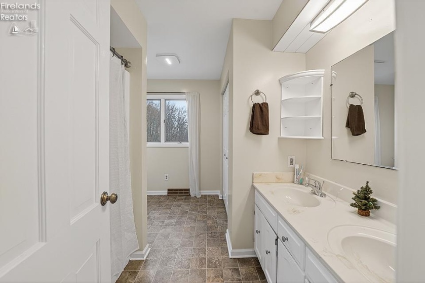 19245 Brillhart Road, Bowling Green, 43402, 4 Bedrooms Bedrooms, ,3 BathroomsBathrooms,Residential,For Sale,Brillhart,20254802