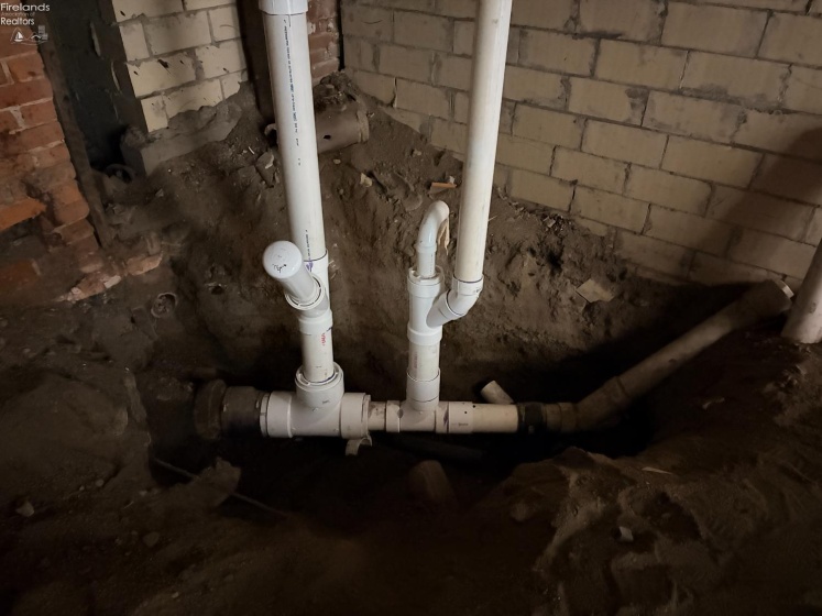 110 Railroad Street, Clyde, 43410, ,Commercial,For Sale,Railroad,20260012