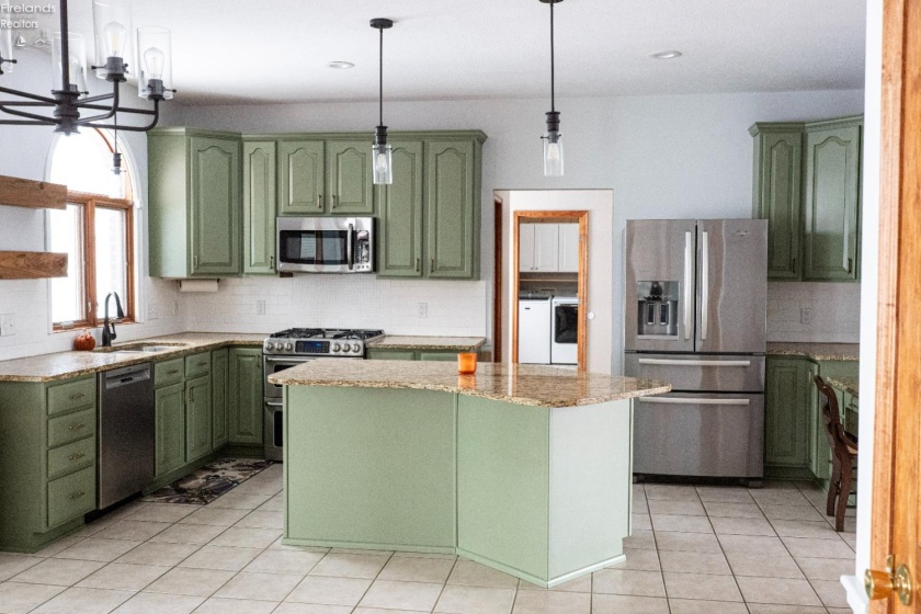 1404 Muirfield Drive, Bowling Green, 43402, 4 Bedrooms Bedrooms, ,4 BathroomsBathrooms,Residential,For Sale,Muirfield,20260031