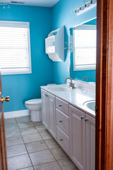 1404 Muirfield Drive, Bowling Green, 43402, 4 Bedrooms Bedrooms, ,4 BathroomsBathrooms,Residential,For Sale,Muirfield,20260031