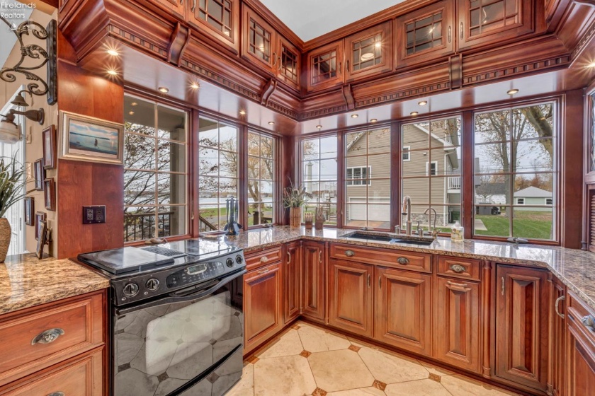 351 Chapman, Put-In-Bay, 43456, 7 Bedrooms Bedrooms, ,7 BathroomsBathrooms,Residential,For Sale,Chapman,20254862