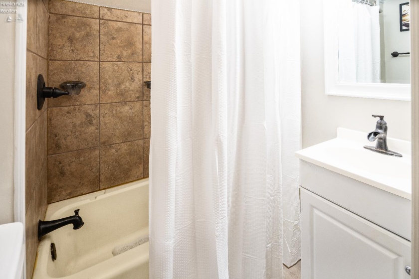 1315 State Route 19, Oak Harbor, 43449, 4 Bedrooms Bedrooms, ,2 BathroomsBathrooms,Residential,For Sale,State Route 19,20254805