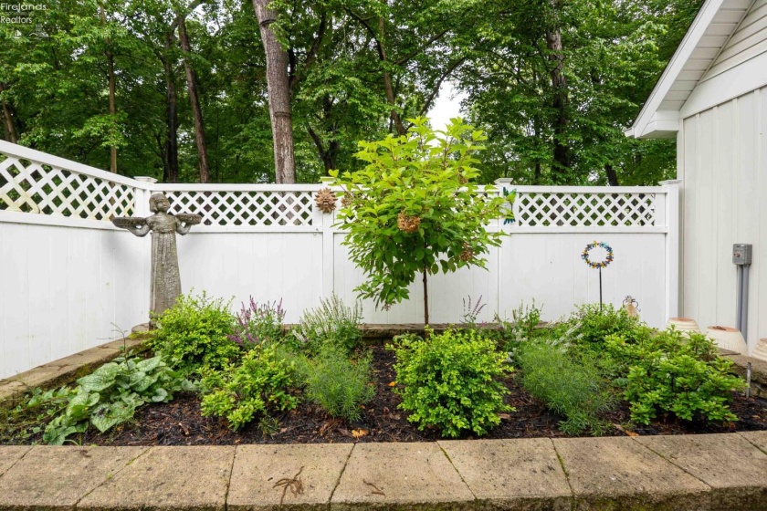 3345 Memorial Shoreway Drive, Marblehead, 43440, 3 Bedrooms Bedrooms, ,2 BathroomsBathrooms,Residential,For Sale,Memorial Shoreway,20260049