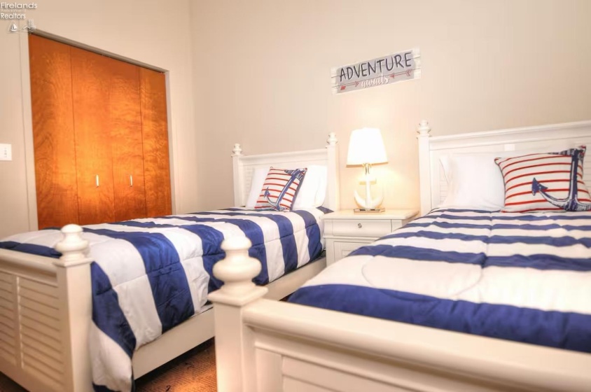 401 Shoreline Drive, Sandusky, 44870, 2 Bedrooms Bedrooms, ,2 BathroomsBathrooms,Residential,For Sale,Shoreline,20260039