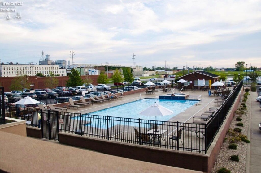 401 Shoreline Drive, Sandusky, 44870, 2 Bedrooms Bedrooms, ,2 BathroomsBathrooms,Residential,For Sale,Shoreline,20260039