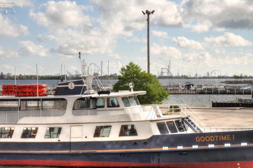 401 Shoreline Drive, Sandusky, 44870, 2 Bedrooms Bedrooms, ,2 BathroomsBathrooms,Residential,For Sale,Shoreline,20260039