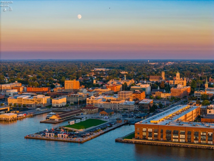 401 Shoreline Drive, Sandusky, 44870, 2 Bedrooms Bedrooms, ,2 BathroomsBathrooms,Residential,For Sale,Shoreline,20260039