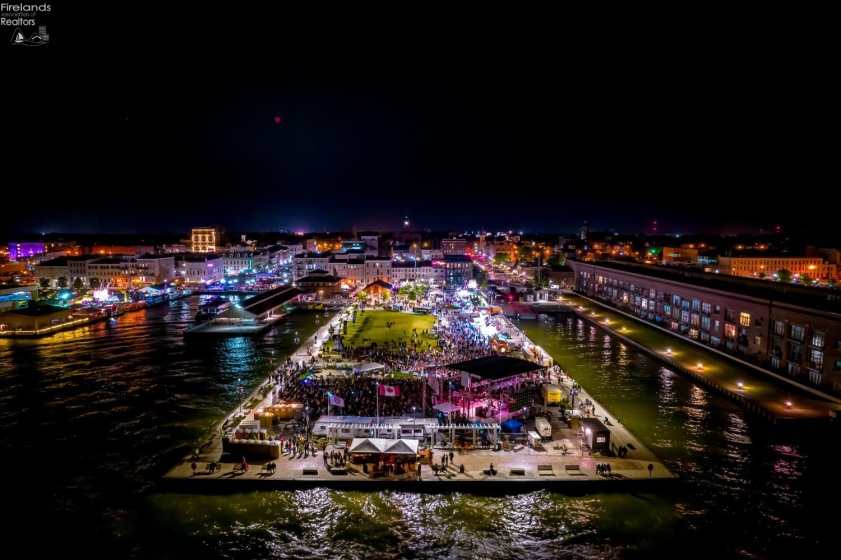 401 Shoreline Drive, Sandusky, 44870, 2 Bedrooms Bedrooms, ,2 BathroomsBathrooms,Residential,For Sale,Shoreline,20260039