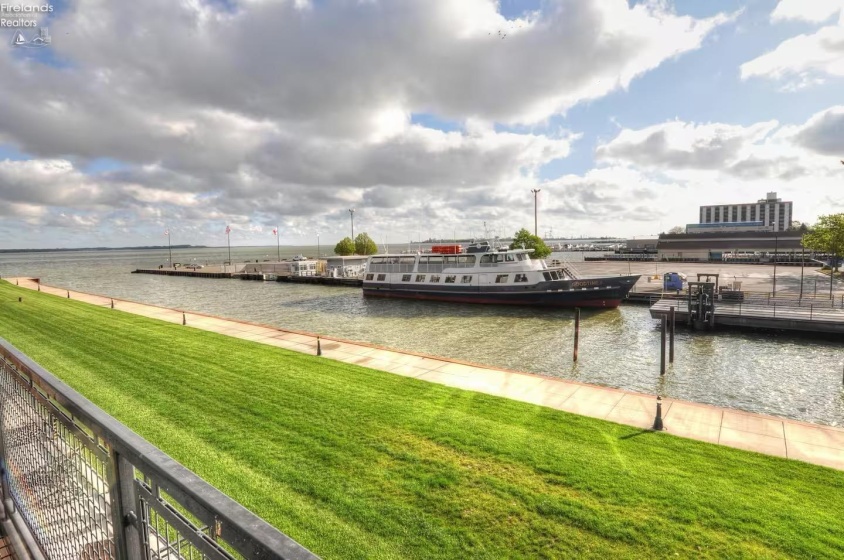 401 Shoreline Drive, Sandusky, 44870, 2 Bedrooms Bedrooms, ,2 BathroomsBathrooms,Residential,For Sale,Shoreline,20260039