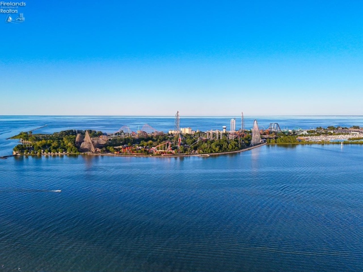 401 Shoreline Drive, Sandusky, 44870, 2 Bedrooms Bedrooms, ,2 BathroomsBathrooms,Residential,For Sale,Shoreline,20260038