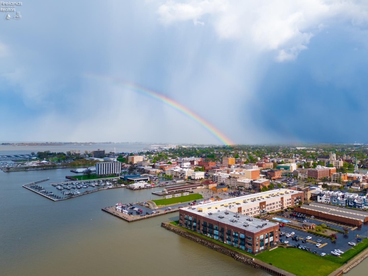 401 Shoreline Drive, Sandusky, 44870, 2 Bedrooms Bedrooms, ,2 BathroomsBathrooms,Residential,For Sale,Shoreline,20260038