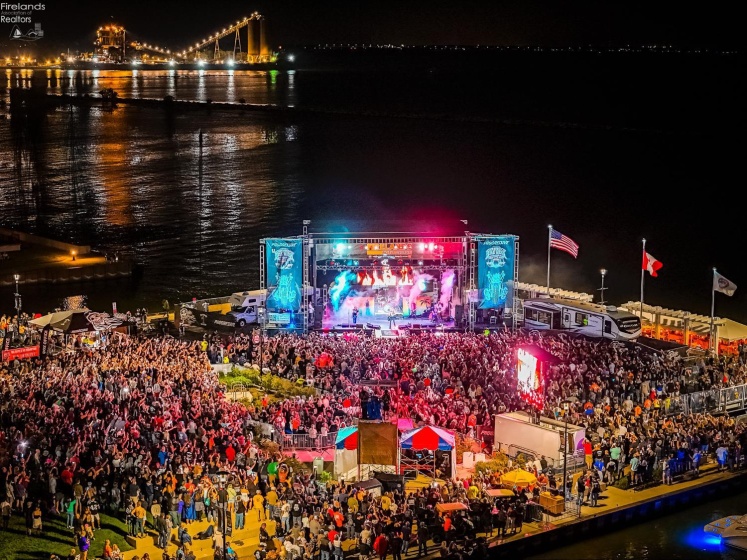 401 Shoreline Drive, Sandusky, 44870, 2 Bedrooms Bedrooms, ,2 BathroomsBathrooms,Residential,For Sale,Shoreline,20260038