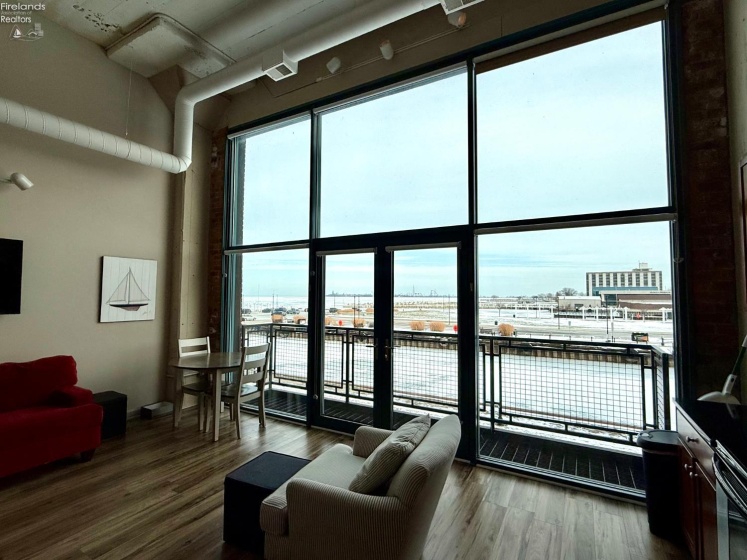 401 Shoreline Drive, Sandusky, 44870, 2 Bedrooms Bedrooms, ,2 BathroomsBathrooms,Residential,For Sale,Shoreline,20260038