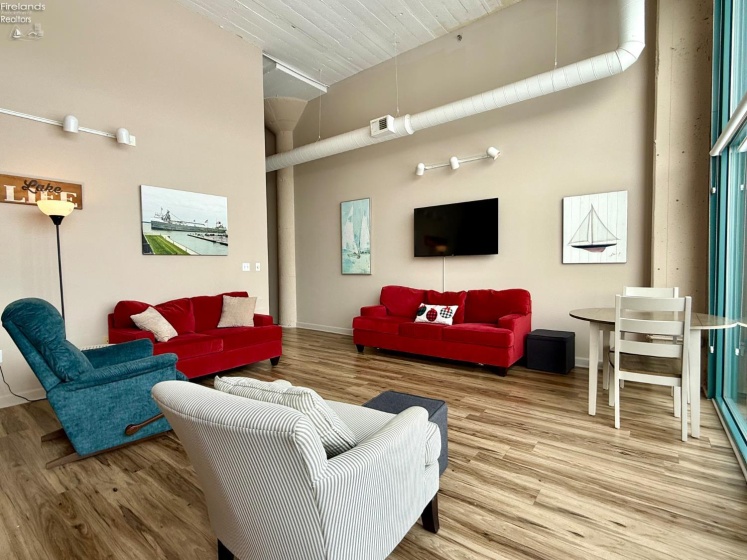 401 Shoreline Drive, Sandusky, 44870, 2 Bedrooms Bedrooms, ,2 BathroomsBathrooms,Residential,For Sale,Shoreline,20260038