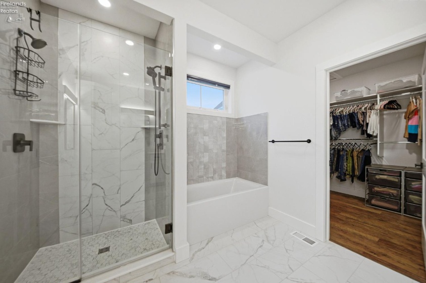 5049 Blue Teal Drive, Port Clinton, 43452, 5 Bedrooms Bedrooms, ,5 BathroomsBathrooms,Residential,For Sale,Blue Teal,20254815