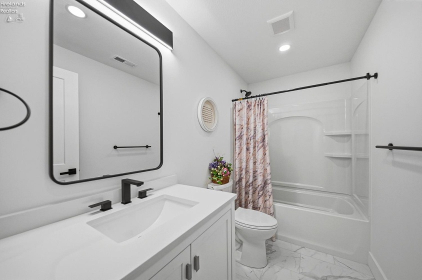 5049 Blue Teal Drive, Port Clinton, 43452, 5 Bedrooms Bedrooms, ,5 BathroomsBathrooms,Residential,For Sale,Blue Teal,20254815